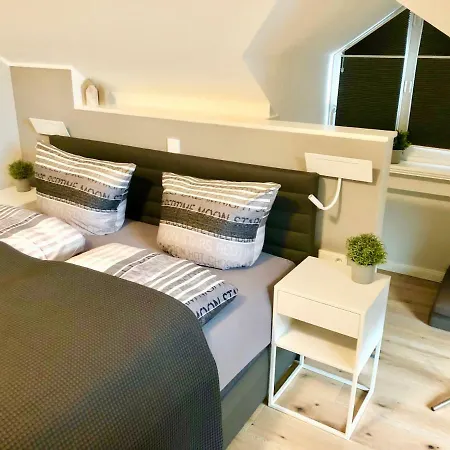 Smuk - Luxus Dachgeschoss Lejlighed